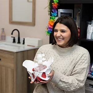 Chiropractic-Reading-PA-Caitlin-Crespo-With-Pelvis-Model-HP.webp